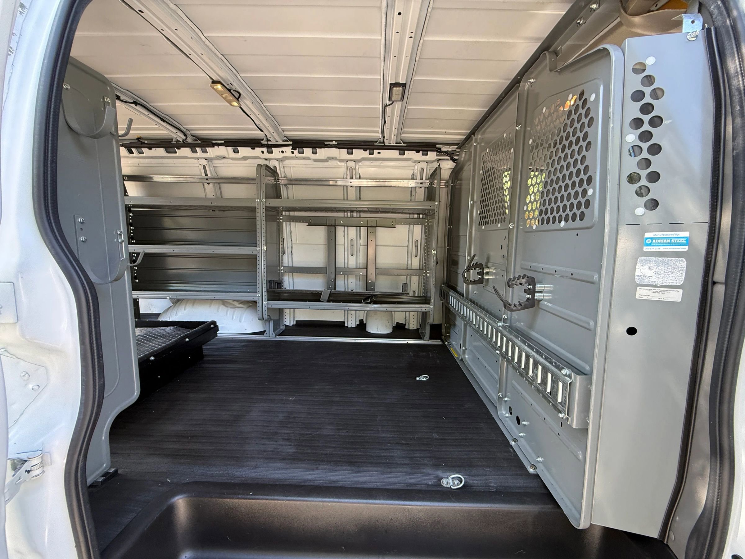 Used 2015 Chevrolet Express 2500 image 28