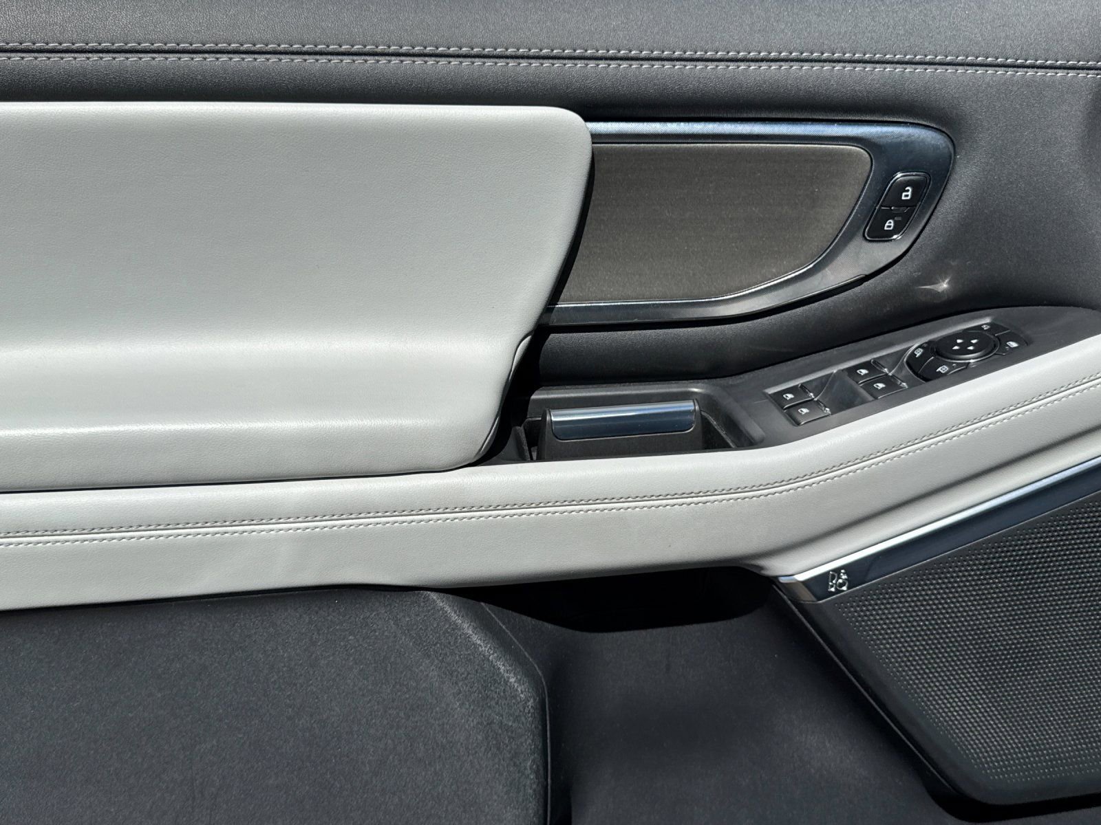 Used 2025 Ford Expedition Max Platinum image 12