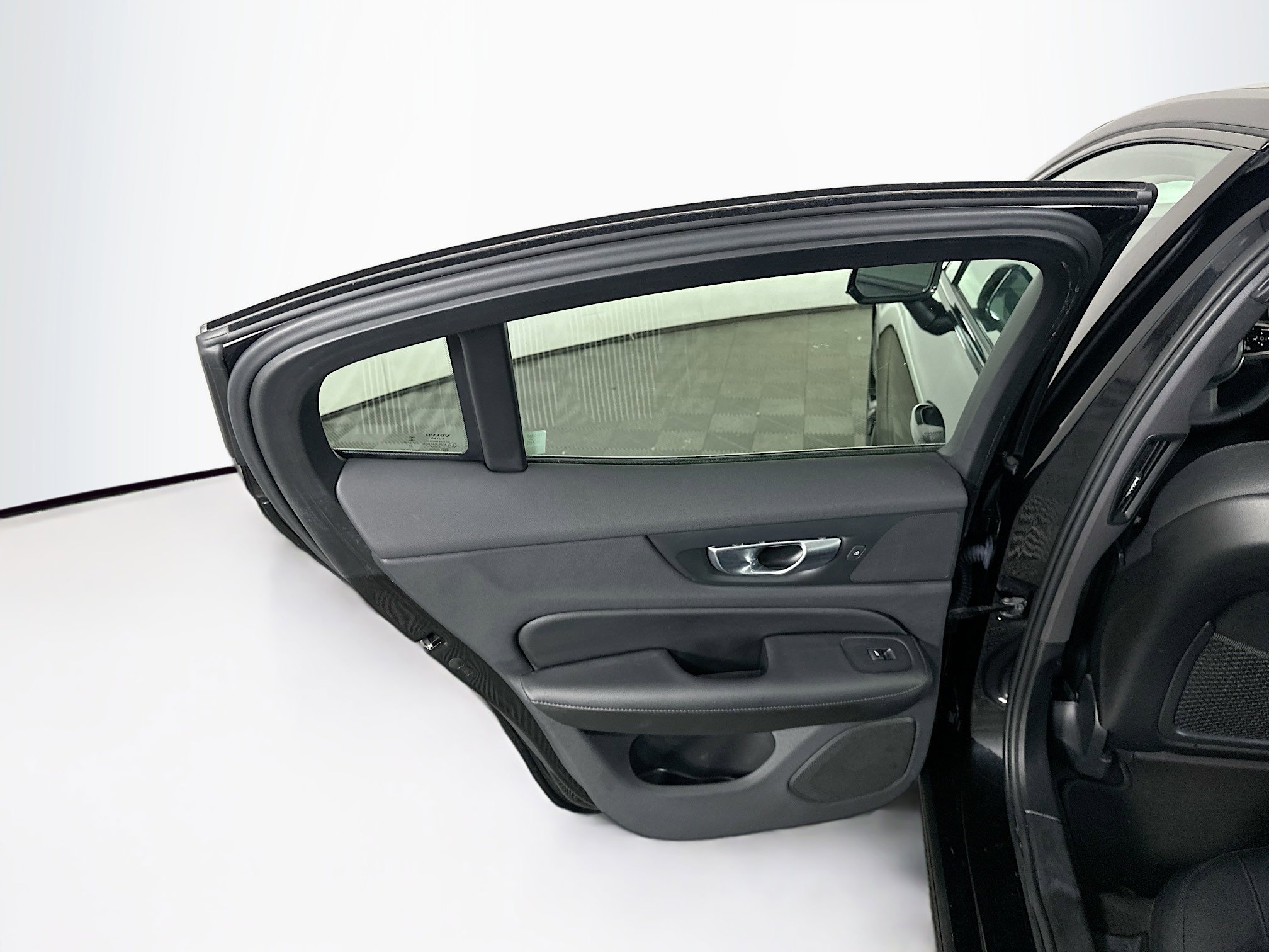 Used 2024 Volvo S60 B5 Plus image 27