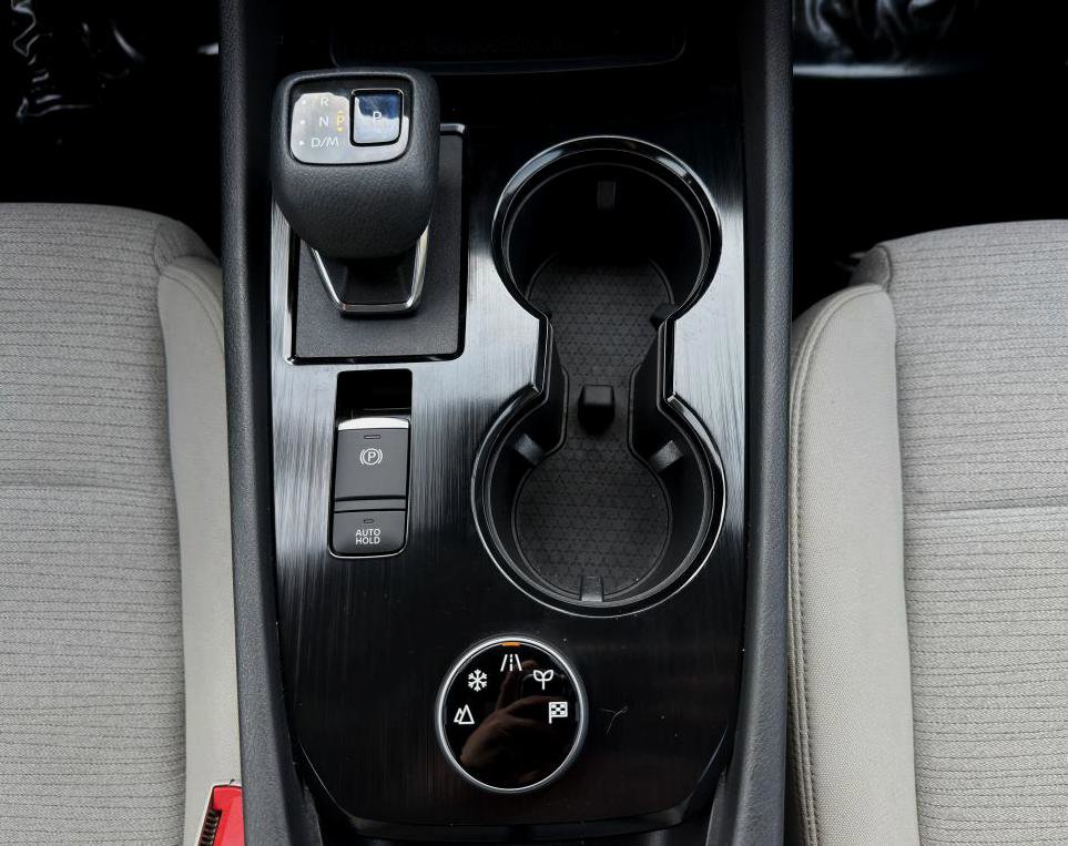 Used 2022 Nissan Rogue SV image 19