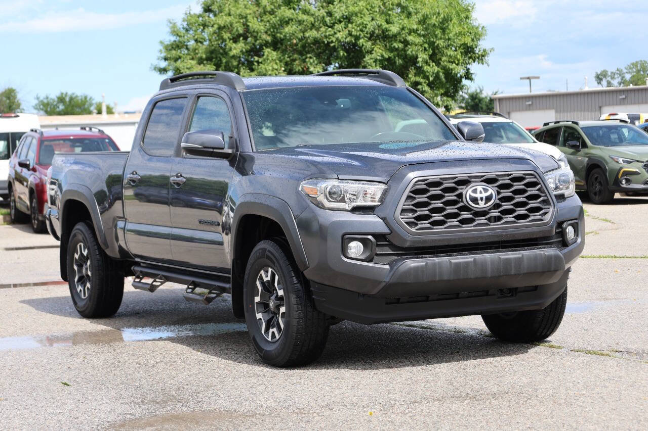 Used 2020 Toyota Tacoma TRD Off-Road w/ TRD Premium Off Road Package AWD/4WD image 4