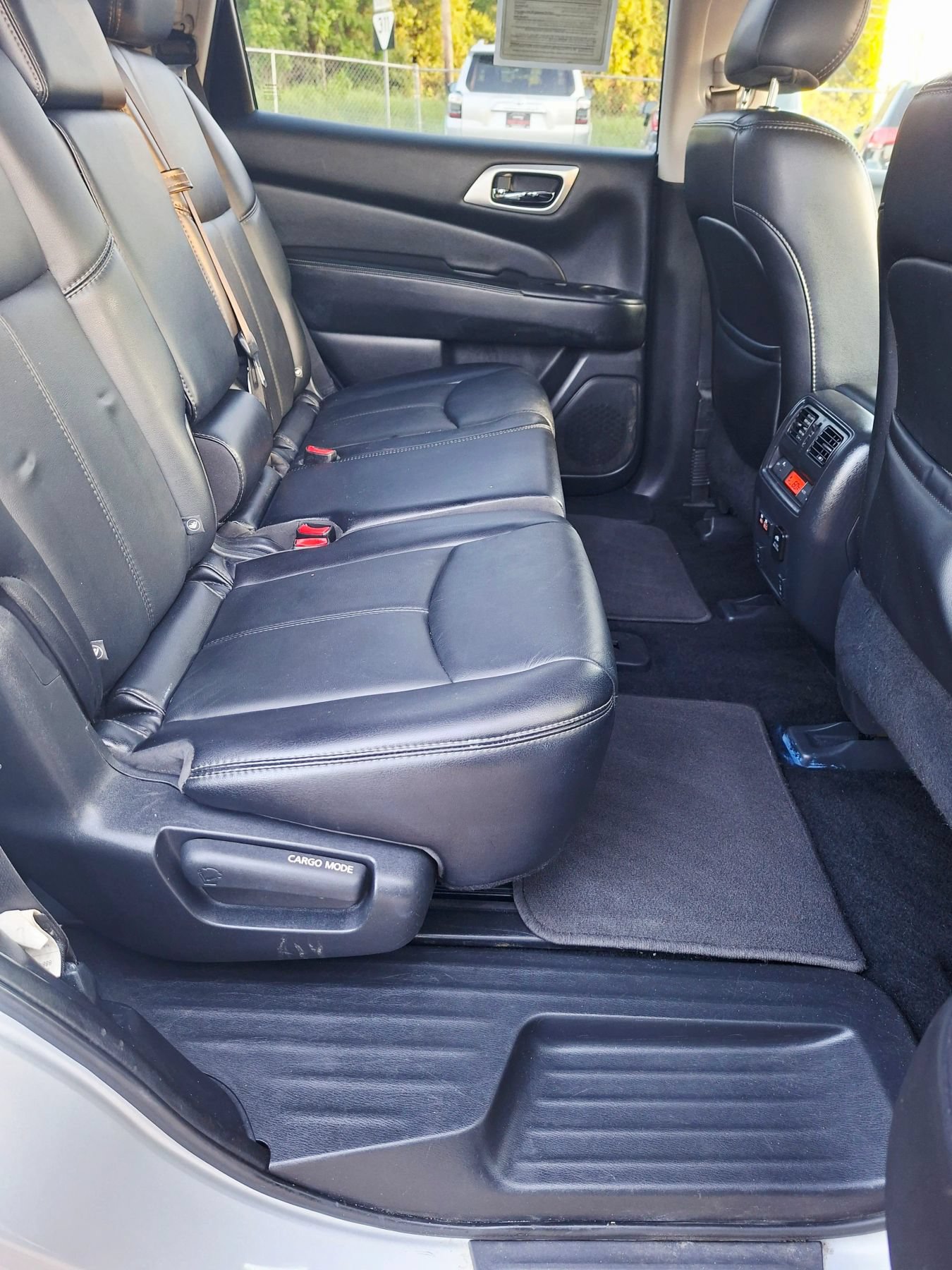 Used 2019 Nissan Pathfinder SL FWD image 12