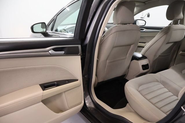 Used 2019 Ford Fusion SE FWD image 25