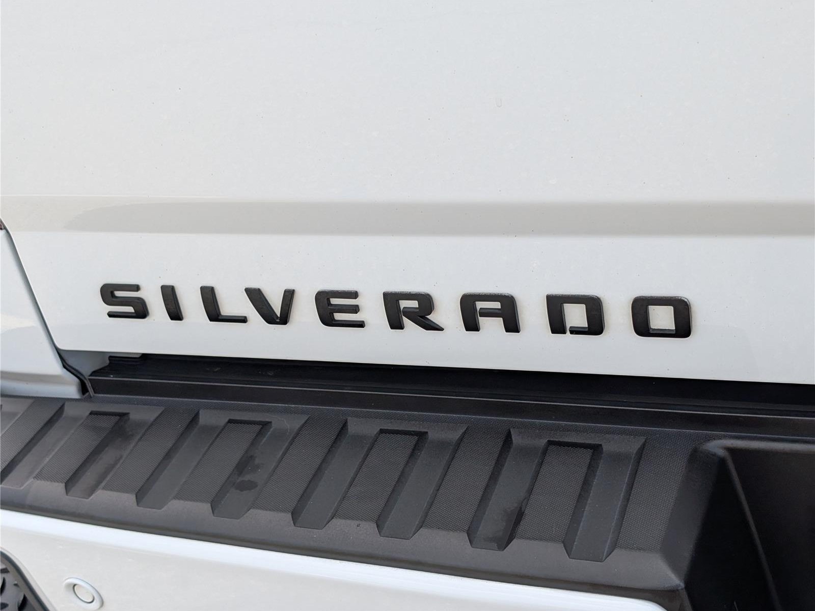 Used 2018 Chevrolet Silverado 1500 LTZ Z71 w/ LTZ Plus Package AWD/4WD image 9