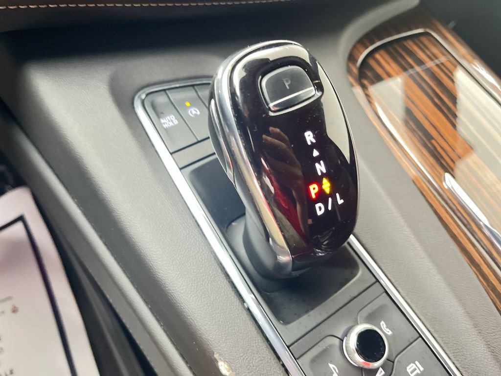 Used 2023 Cadillac Escalade Premium Luxury AWD/4WD image 24