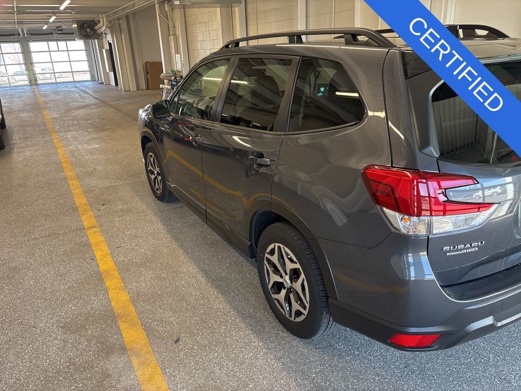 Used 2024 Subaru Forester Premium image 3