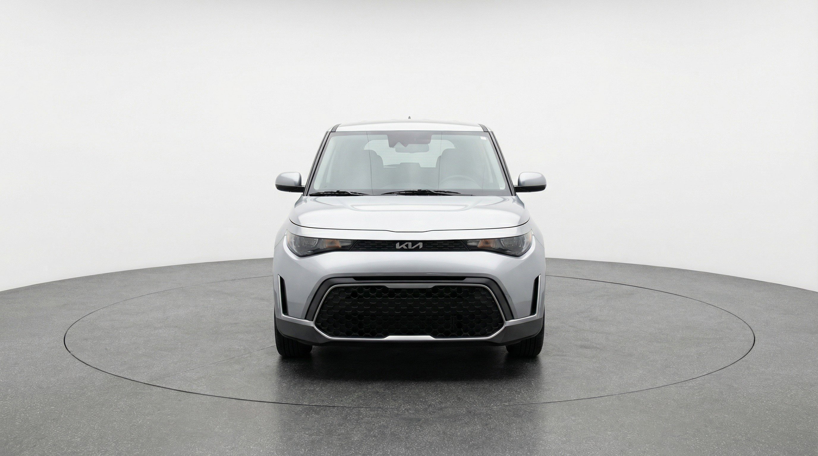 Used 2025 Kia Soul LX w/ LX Technology Package image 2
