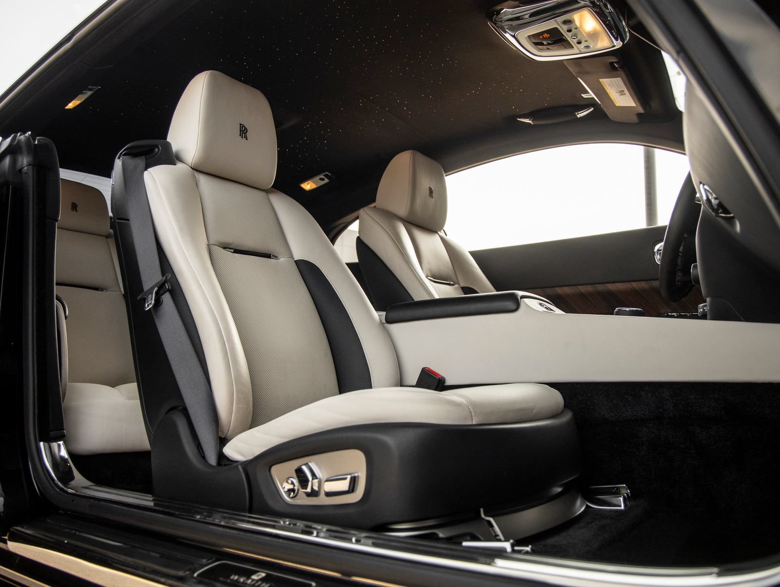 Used 2019 Rolls-Royce Wraith RWD image 41