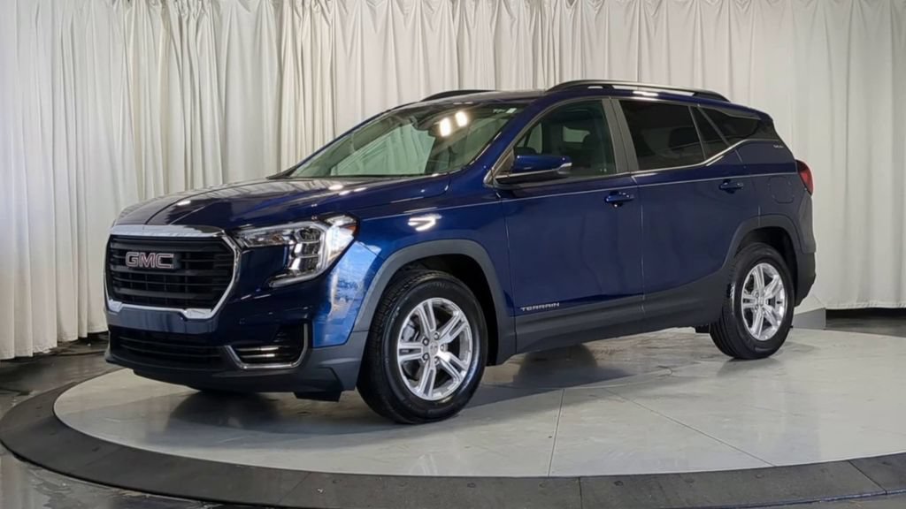 Used 2023 GMC Terrain SLE w/ Driver Convenience Package FWD image 5