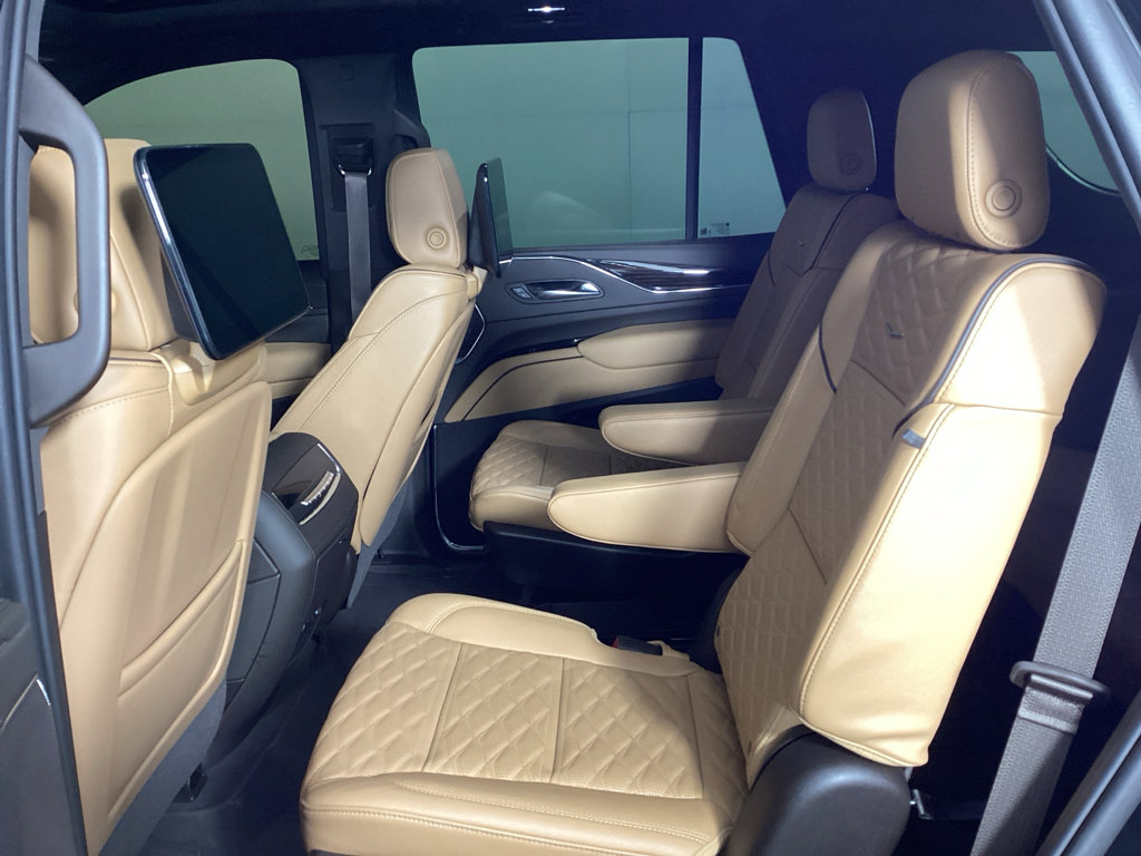 Used 2023 Cadillac Escalade Premium Luxury w/ Performance Package image 19
