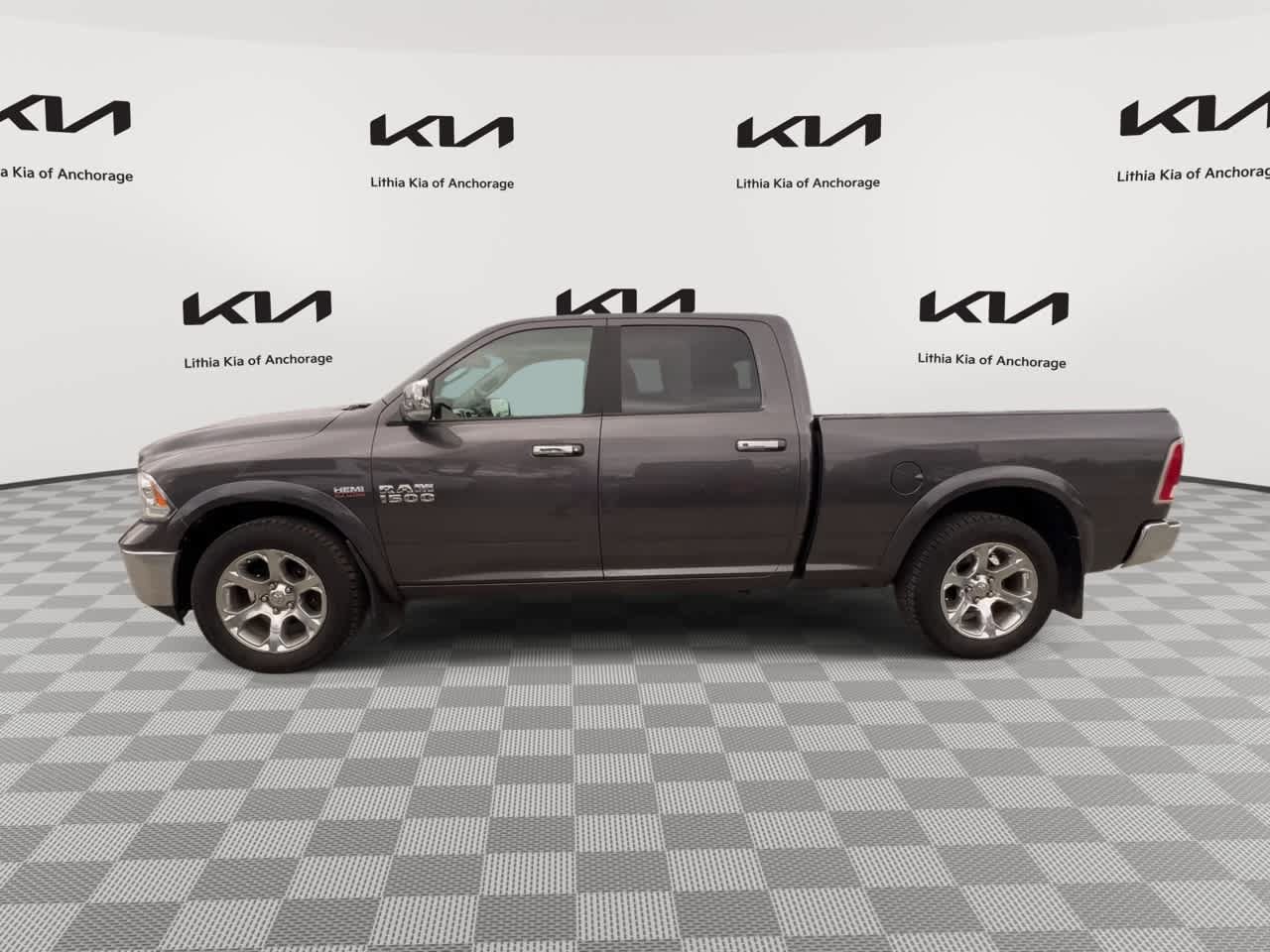 Used 2016 RAM 1500 Laramie AWD/4WD image 7