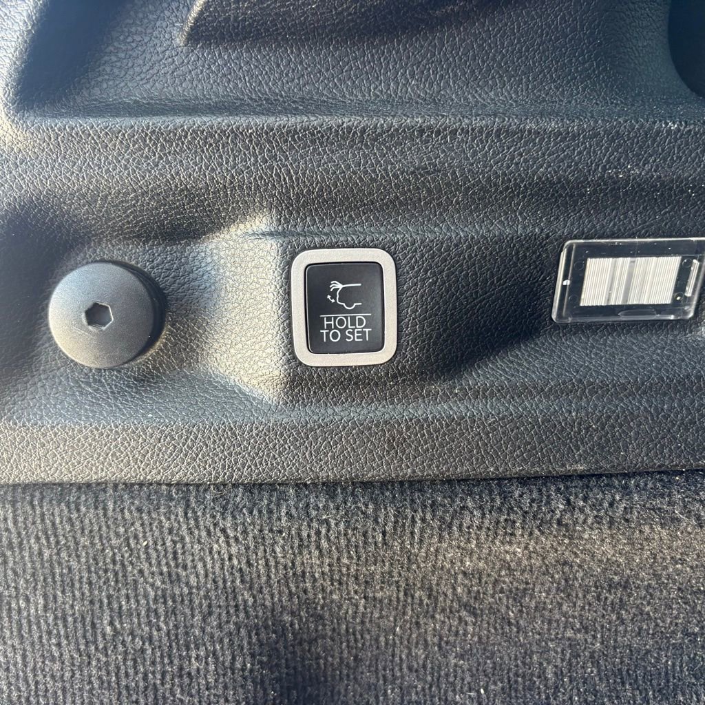 Used 2022 Jeep Grand Cherokee L Overland w/ Luxury Tech Group IV image 14