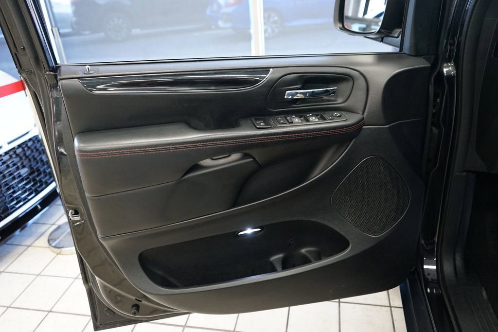 Used 2018 Dodge Grand Caravan GT image 24