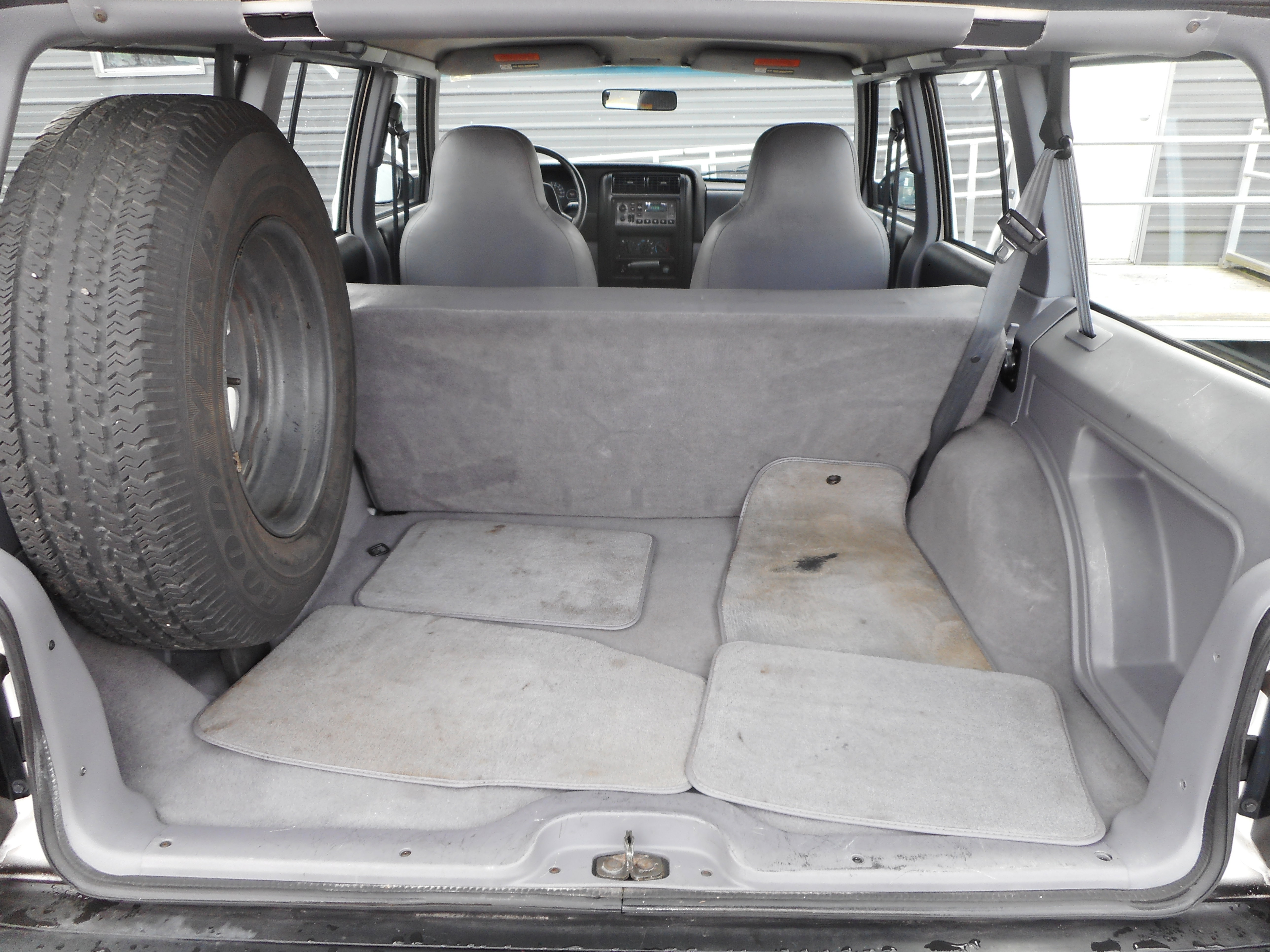 Used 1998 Jeep Cherokee SE image 23