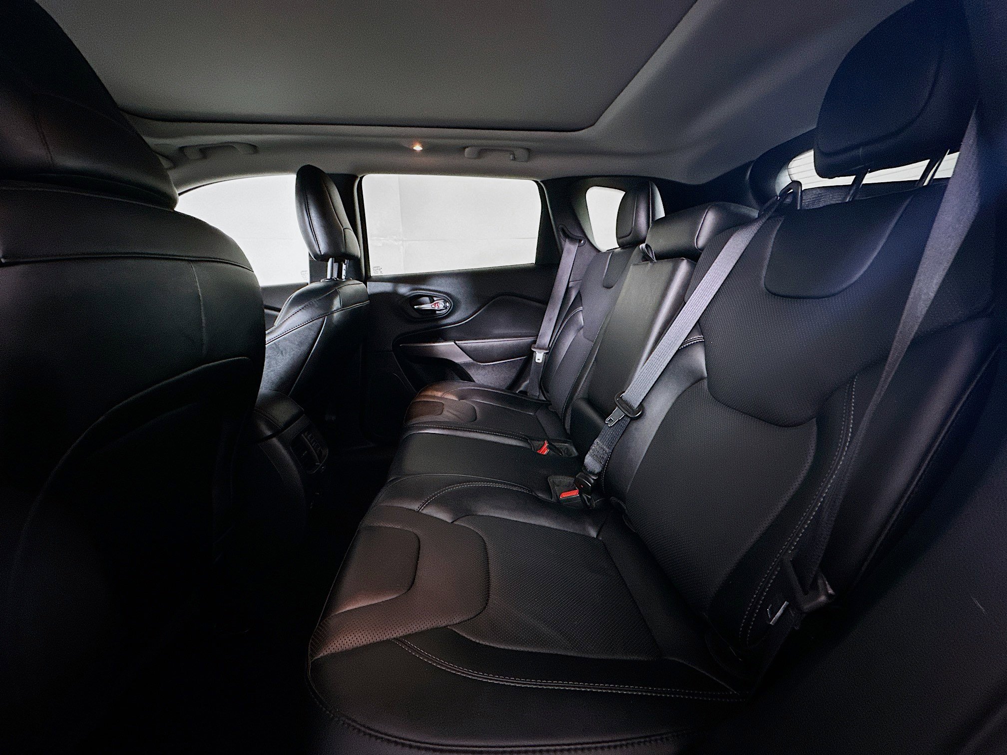 Used 2022 Jeep Cherokee Limited w/ Mopar Interior Package image 27