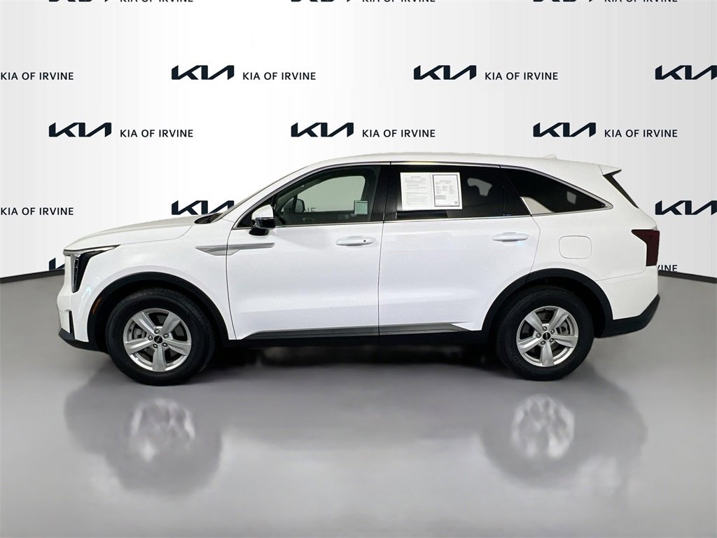 Certified 2024 Kia Sorento LX image 4