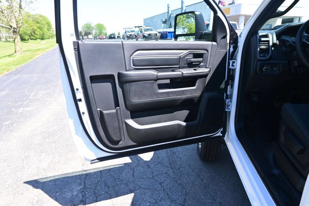 New 2026 RAM 5500 Tradesman w/ Chrome Appearance Group AWD/4WD image 12