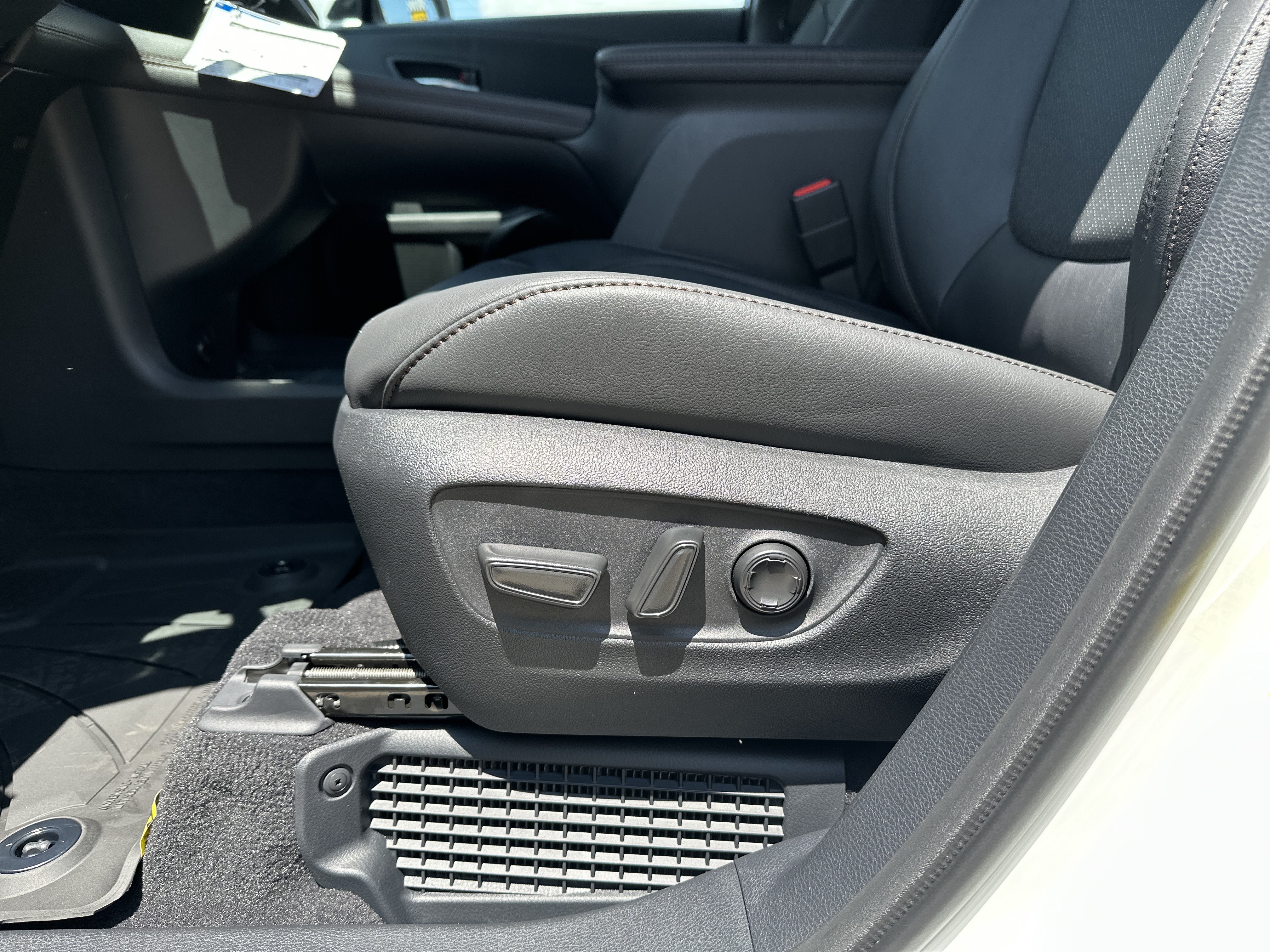 New 2026 Toyota Sienna Limited AWD/4WD image 12