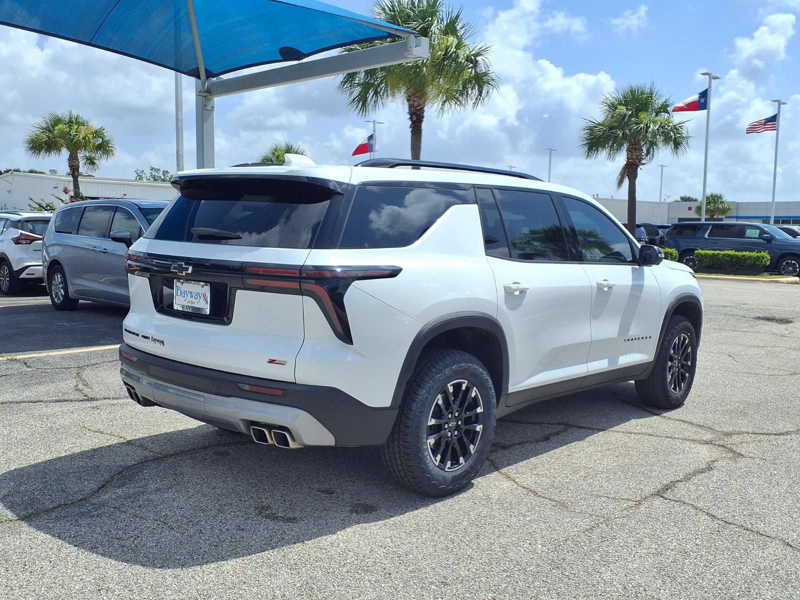 Used 2024 Chevrolet Traverse Z71 AWD/4WD image 2