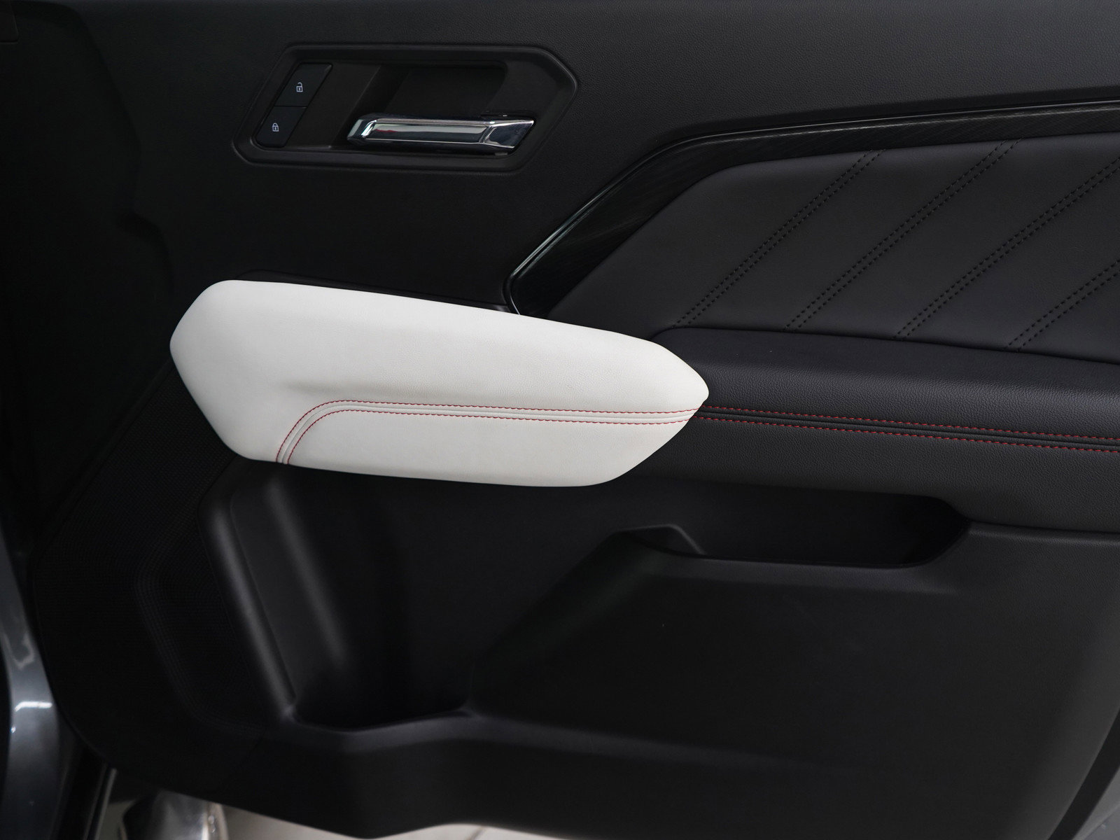 Used 2024 GMC Canyon AT4X image 9