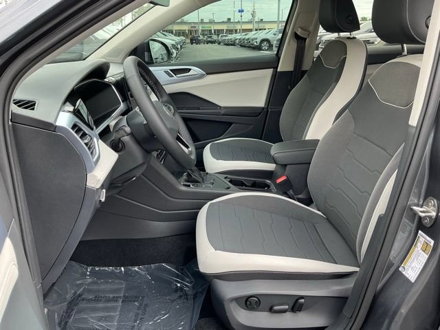 New 2026 Volkswagen Taos SE FWD image 13