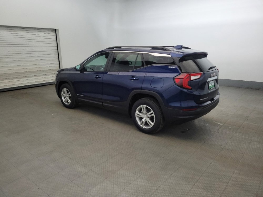 Used 2022 GMC Terrain SLE w/ Driver Convenience Package image 3
