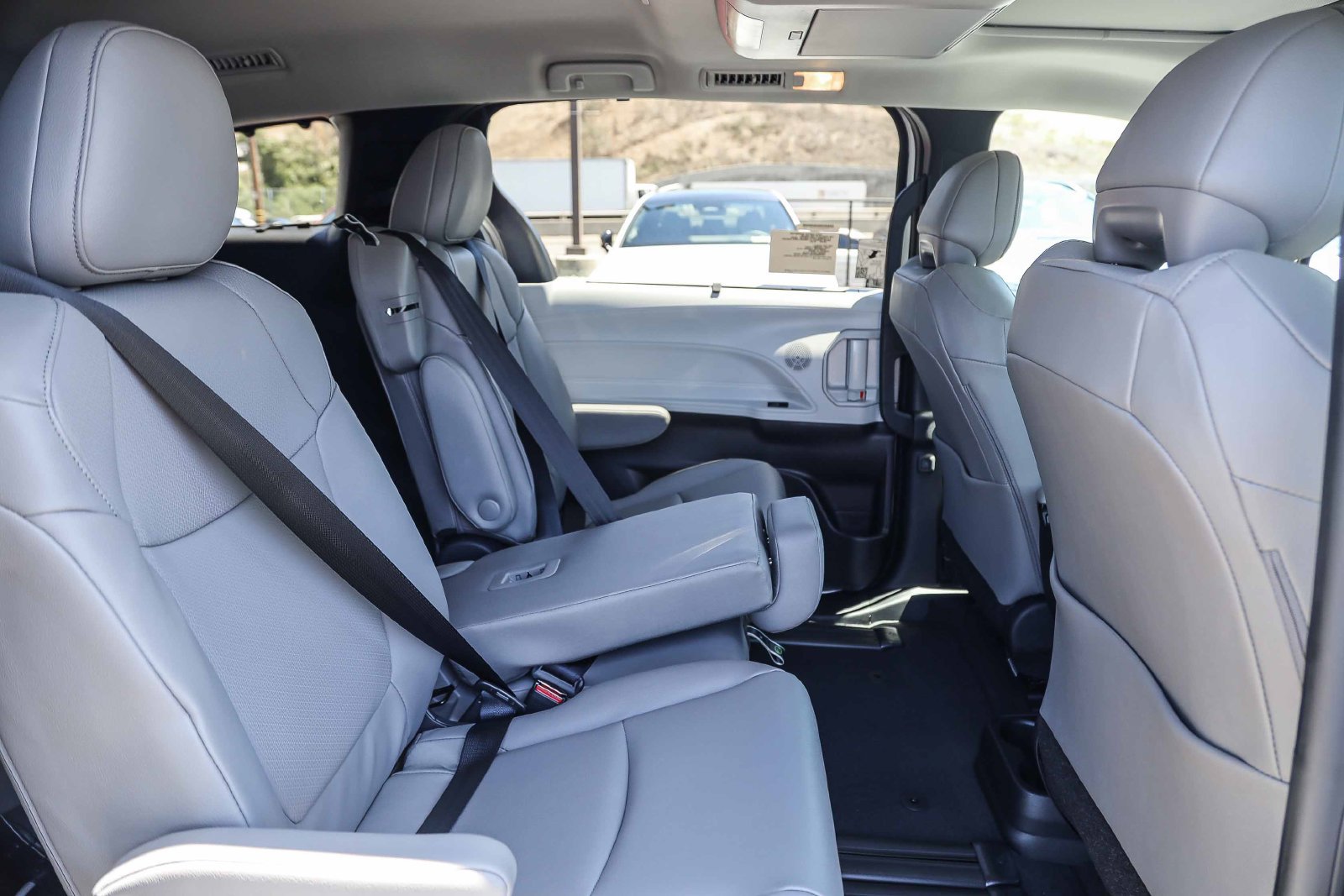 New 2026 Toyota Sienna XLE FWD image 17