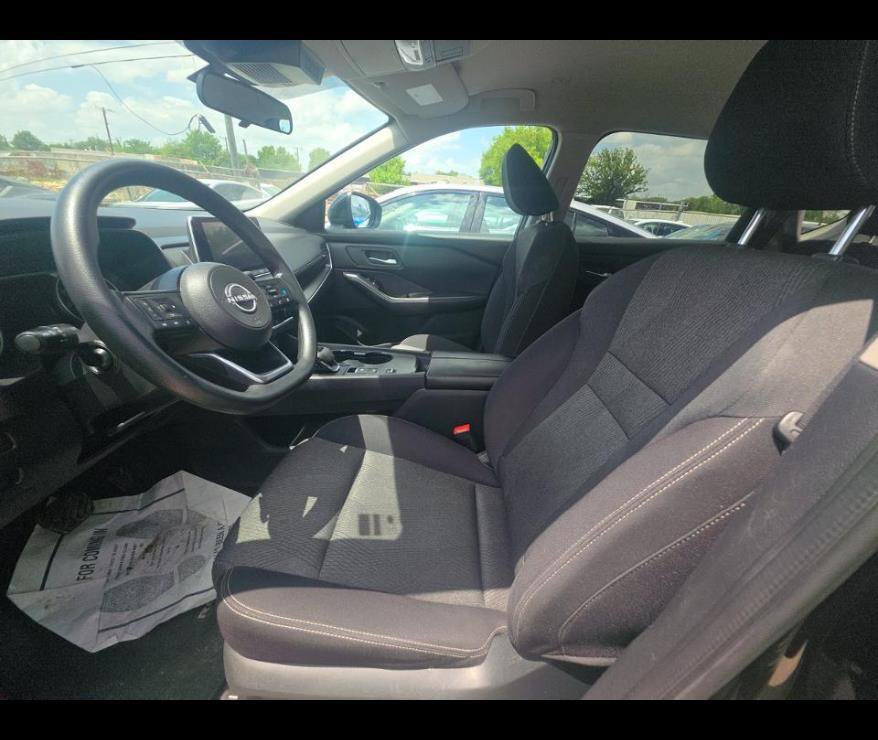 Used 2024 Nissan Rogue SV FWD image 3