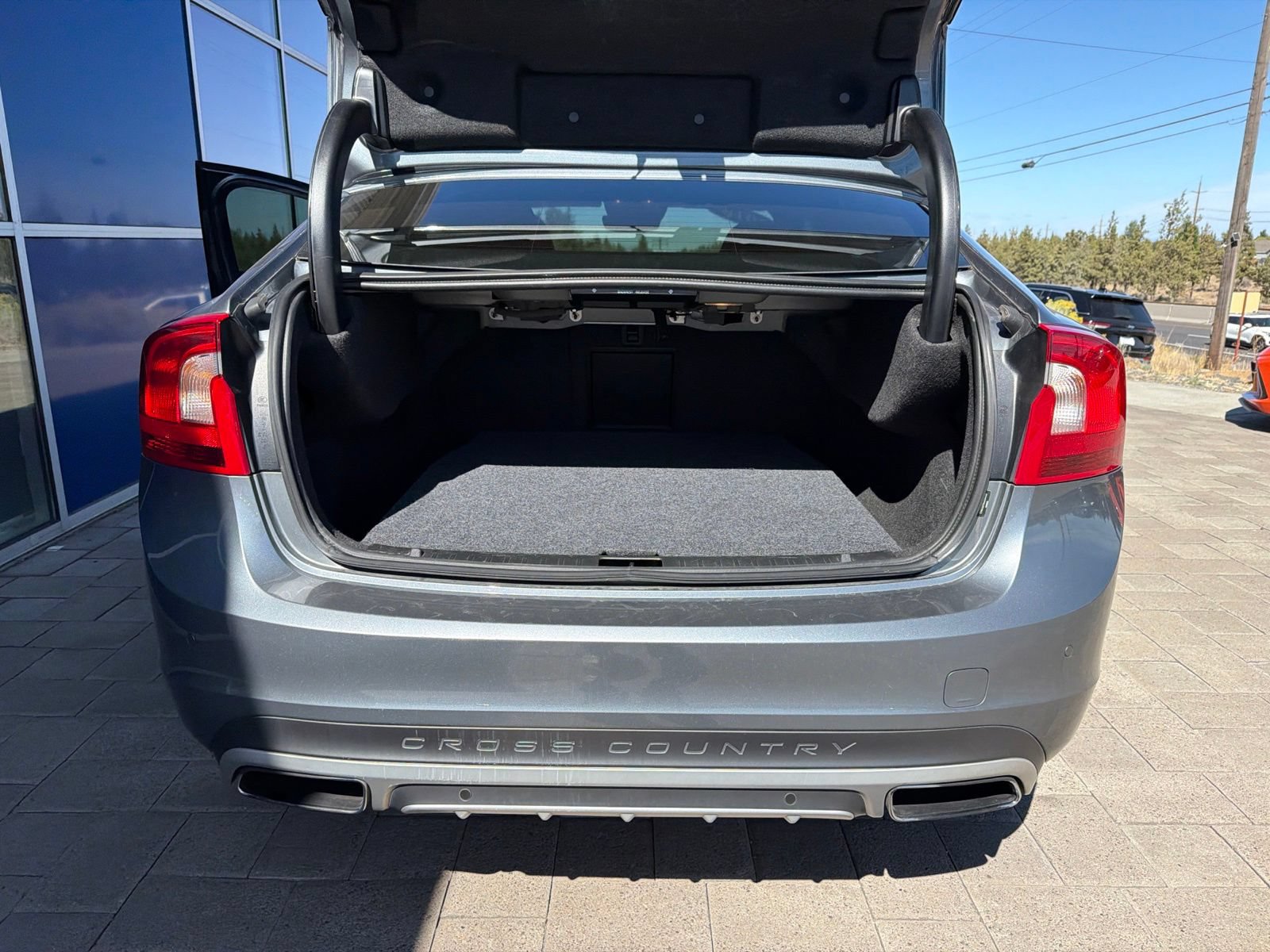 Used 2016 Volvo S60 T5 Cross Country Platinum AWD/4WD image 9