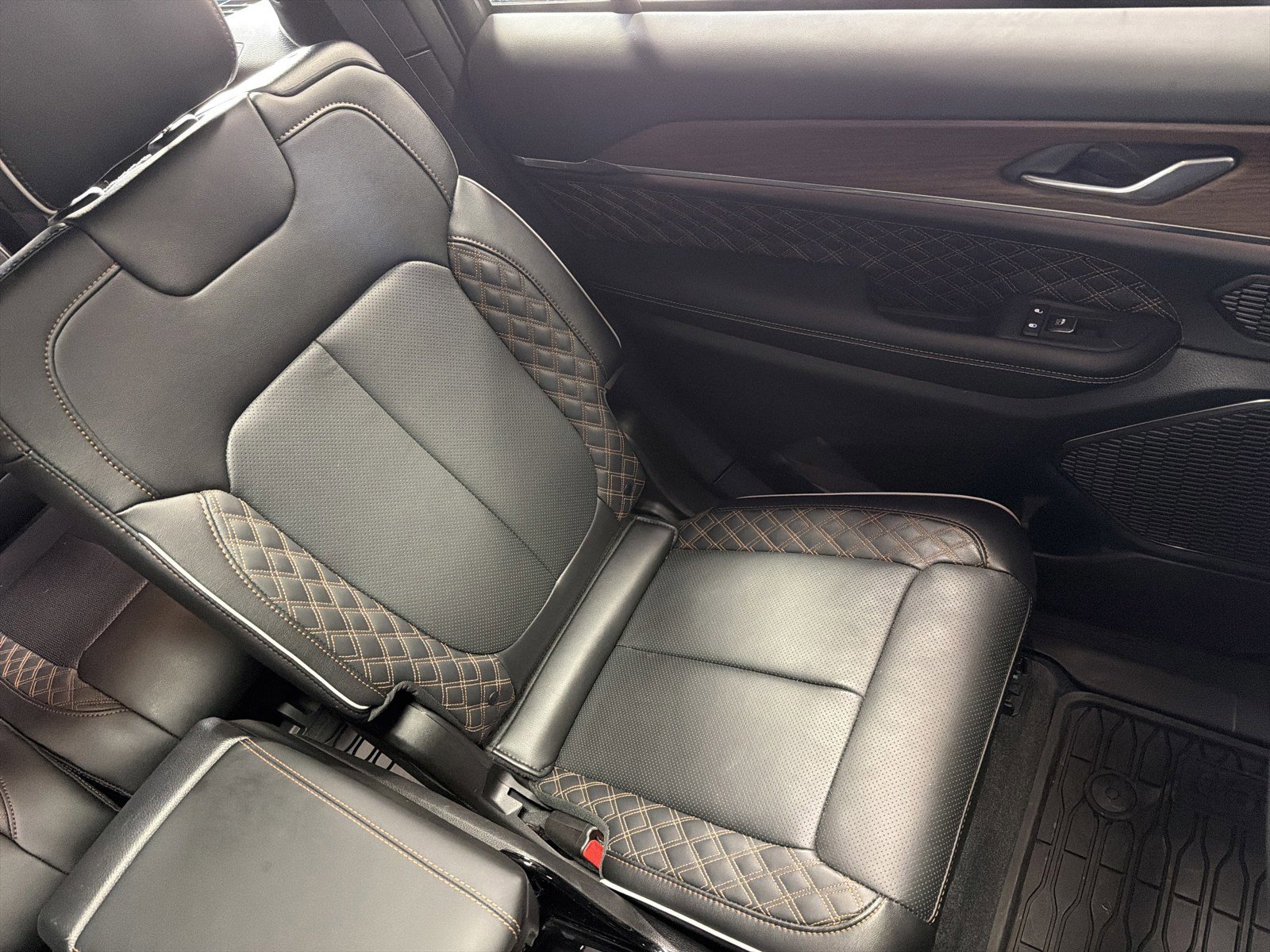 Used 2025 Jeep Grand Cherokee L Summit w/ Obsidian Package image 14