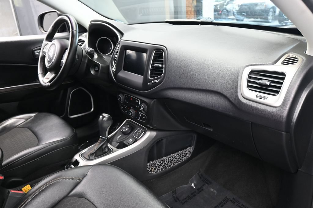 Used 2018 Jeep Compass Latitude w/ Popular Equipment Group AWD/4WD image 46
