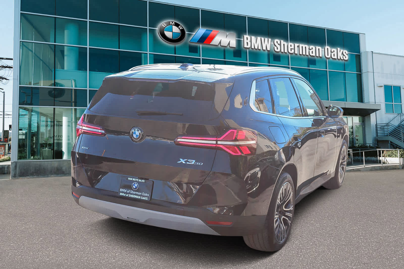 Used 2025 BMW X3 xDrive30i w/ Premium Package image 4