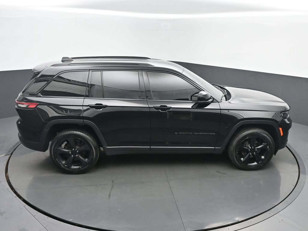 Used 2023 Jeep Grand Cherokee Altitude AWD/4WD image 41