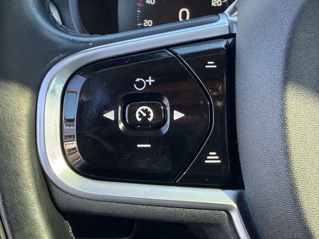 Used 2017 Volvo S90 T6 Momentum w/ Vision Package image 31