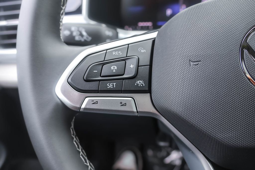 Used 2025 Volkswagen Taos SE image 18