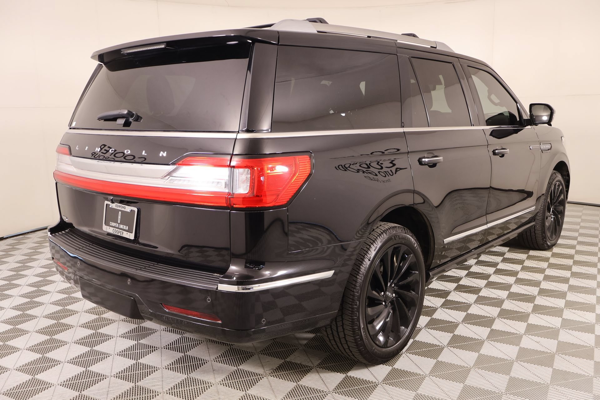 Used 2021 Lincoln Navigator Reserve AWD/4WD image 23