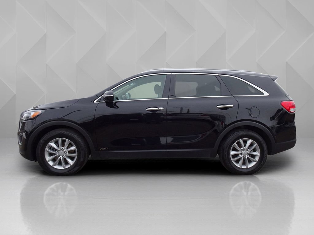 Used 2017 Kia Sorento AWD w/ LX Convenience Package image 2