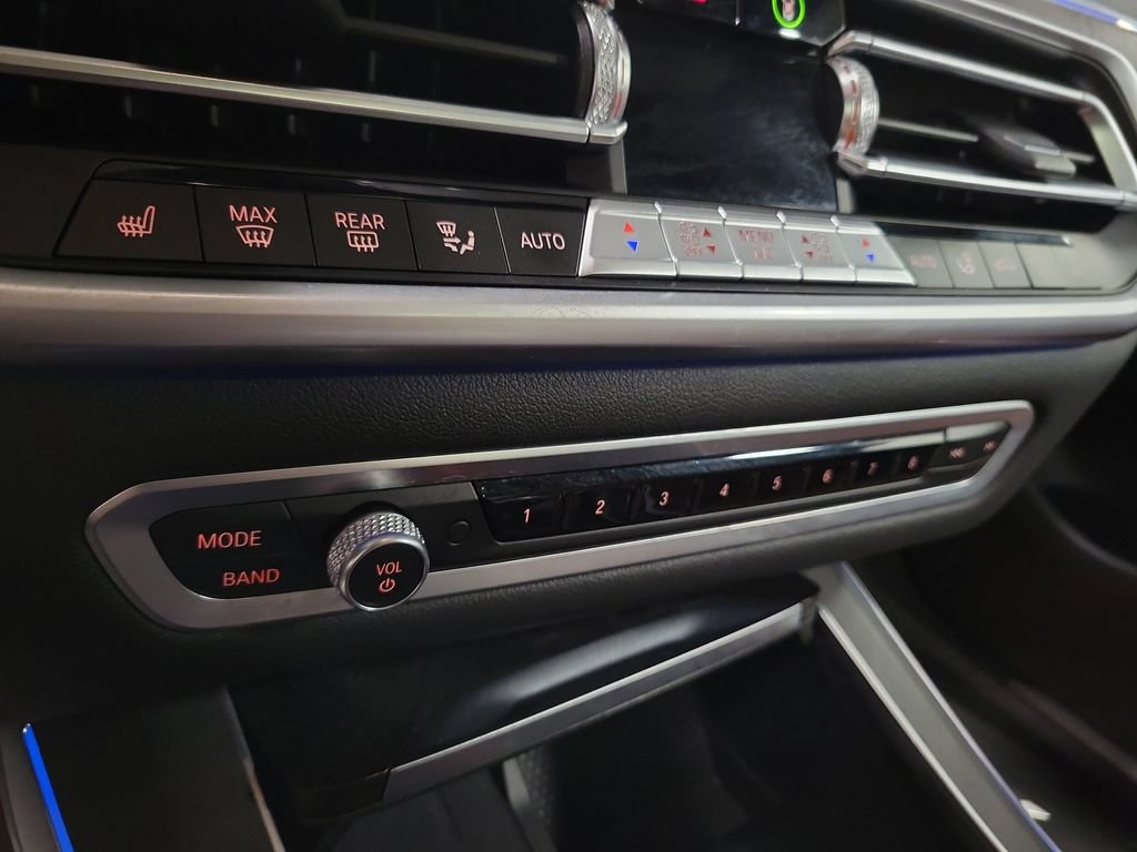 Used 2022 BMW X5 xDrive45e w/ Climate Comfort Package AWD/4WD image 18
