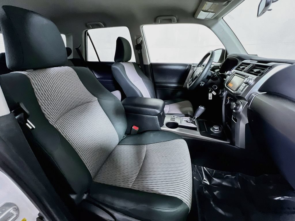 Used 2018 Toyota 4Runner SR5 AWD/4WD image 24