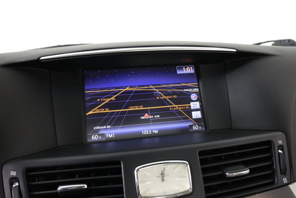 Used 2011 INFINITI M56 x w/ Deluxe Touring Pkg AWD/4WD image 34