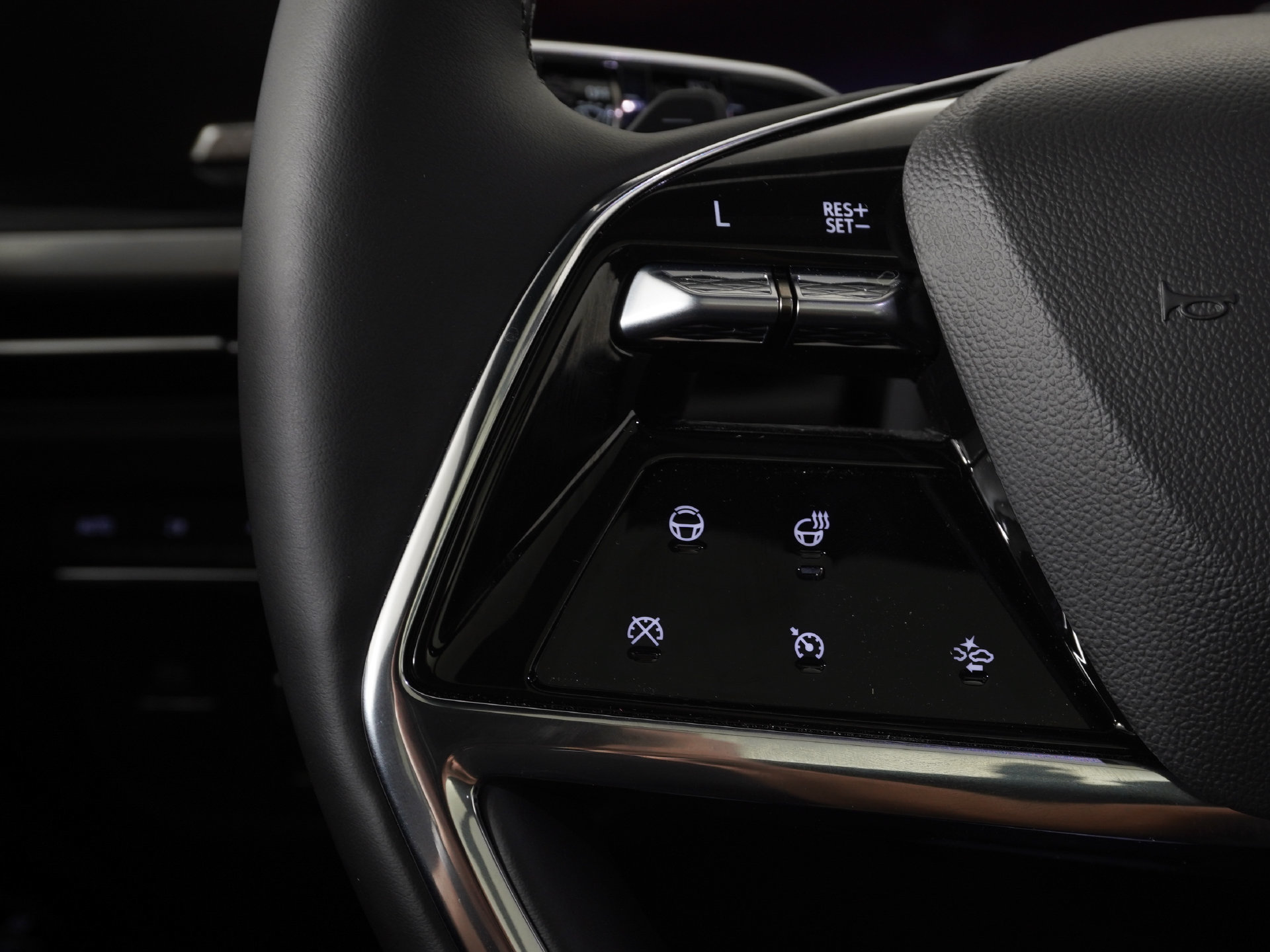 Used 2026 Cadillac Escalade Sport w/ LPO, ONYX Package AWD/4WD image 23