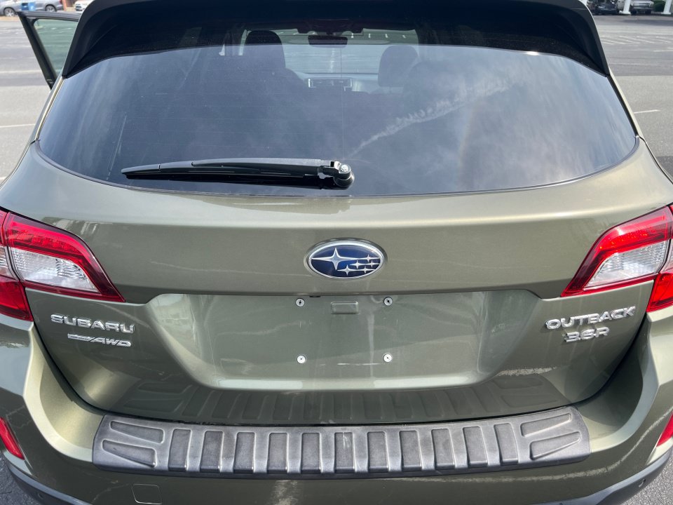 Used 2017 Subaru Outback 3.6R Touring w/ Popular Package #5A AWD/4WD image 18