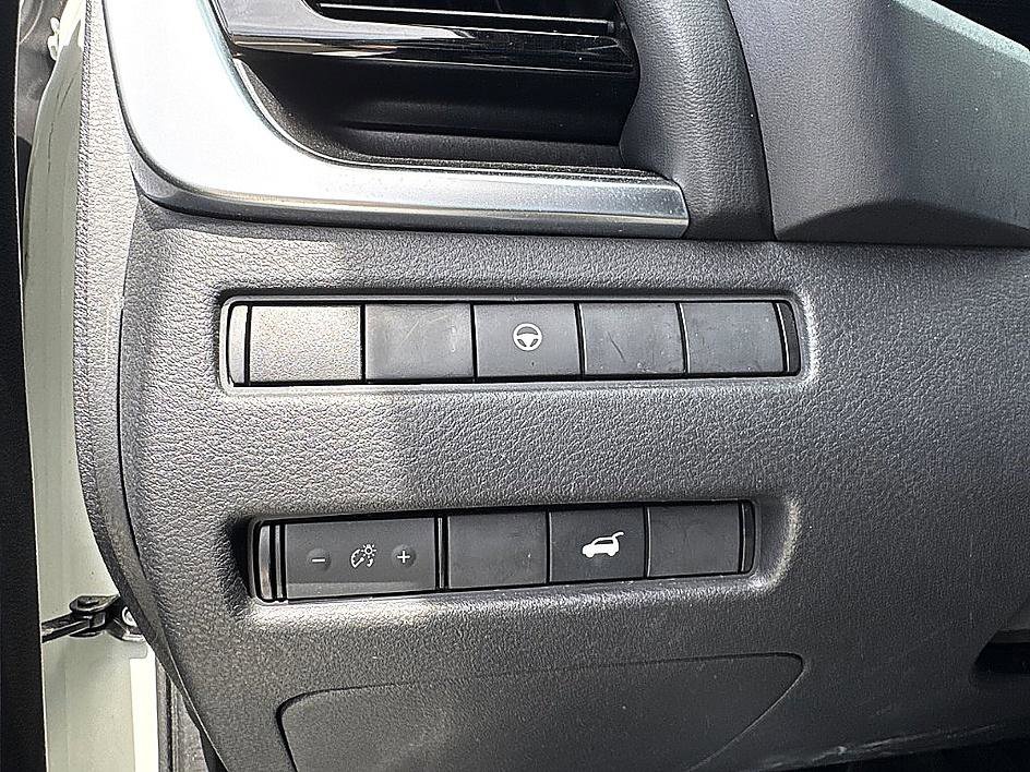 Used 2022 Nissan Rogue SV w/ SV Premium Package FWD image 20