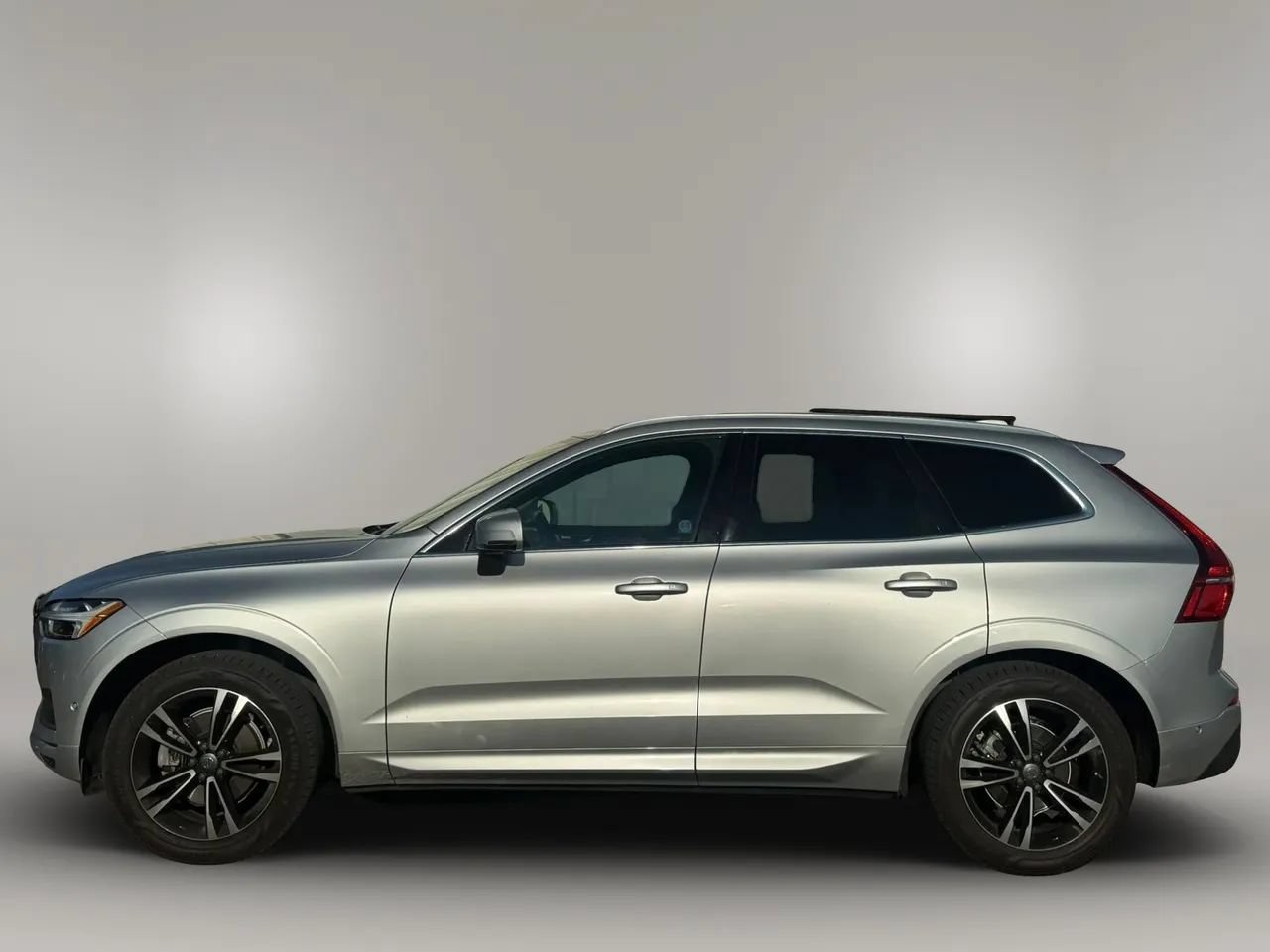 Used 2019 Volvo XC60 T5 Momentum w/ Multimedia Package AWD/4WD image 5