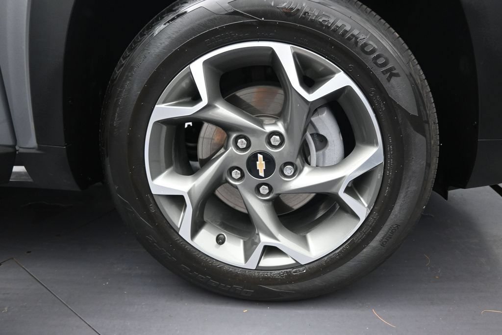 Used 2025 Chevrolet Trax LT FWD image 15