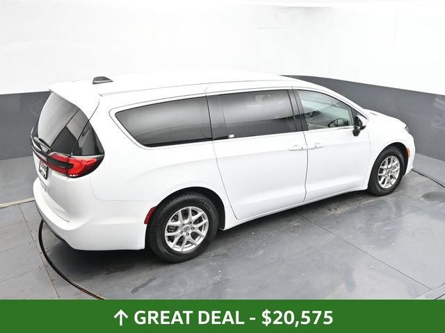 Used 2023 Chrysler Pacifica Touring-L FWD image 40