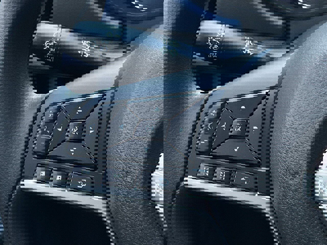 New 2025 Nissan Versa SV w/ Trunk Package image 20