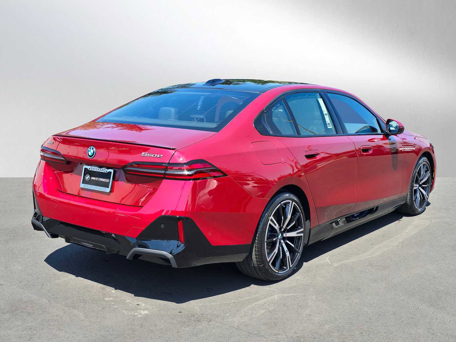New 2026 BMW 550e xDrive w/ Executive Package image 3