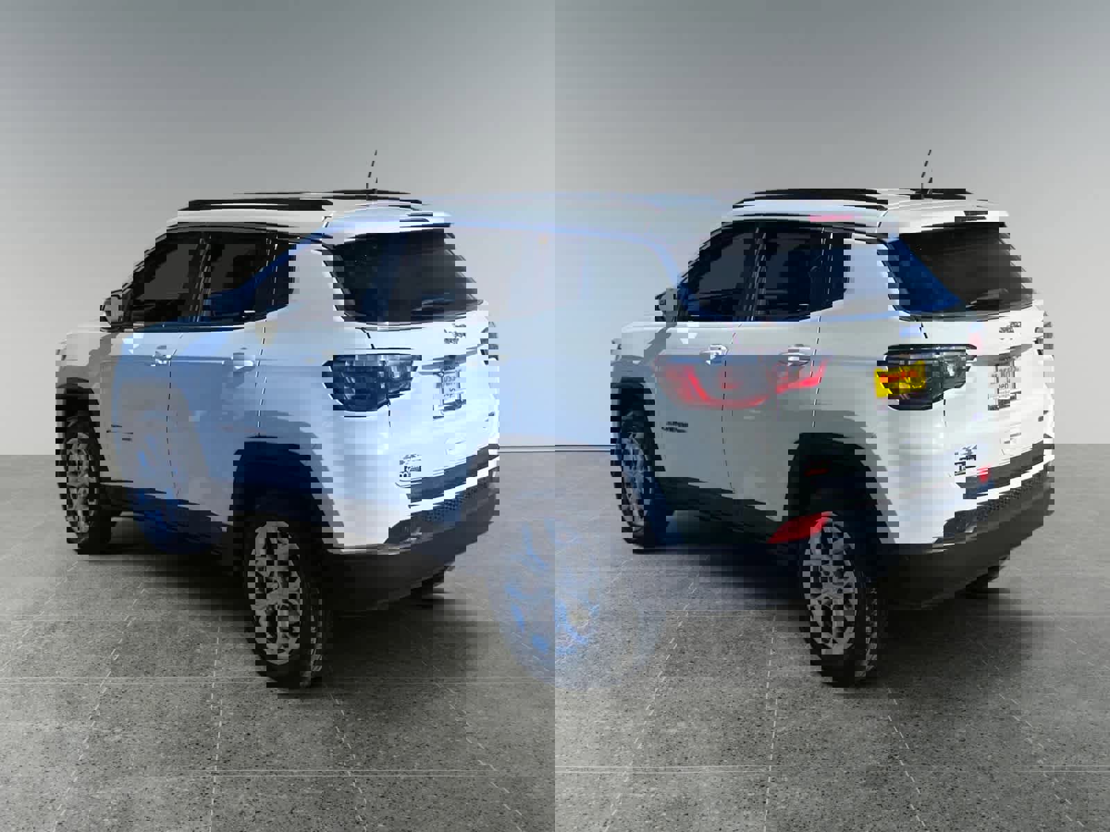 Used 2024 Jeep Compass Latitude image 3