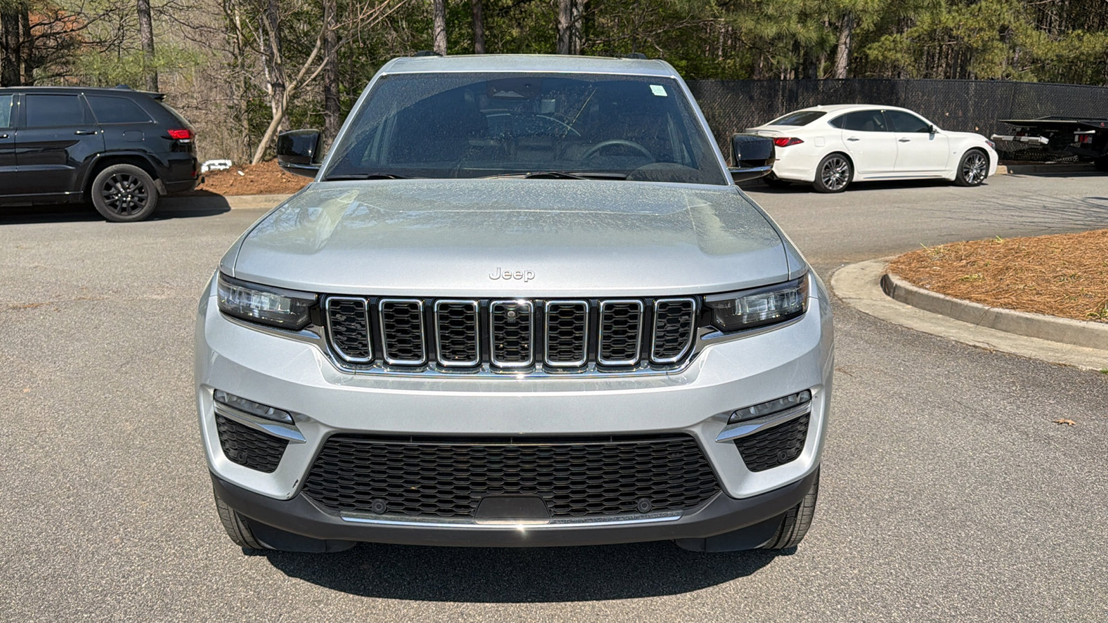 Used 2024 Jeep Grand Cherokee Limited w/ Luxury Tech Group II image 3